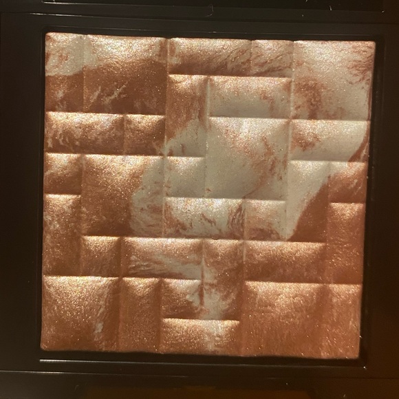 Bobbi Brown Highlighting Powder - Picture 7 of 16